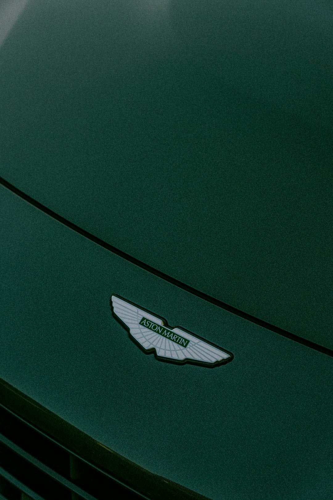 Aston Martin DB9 4