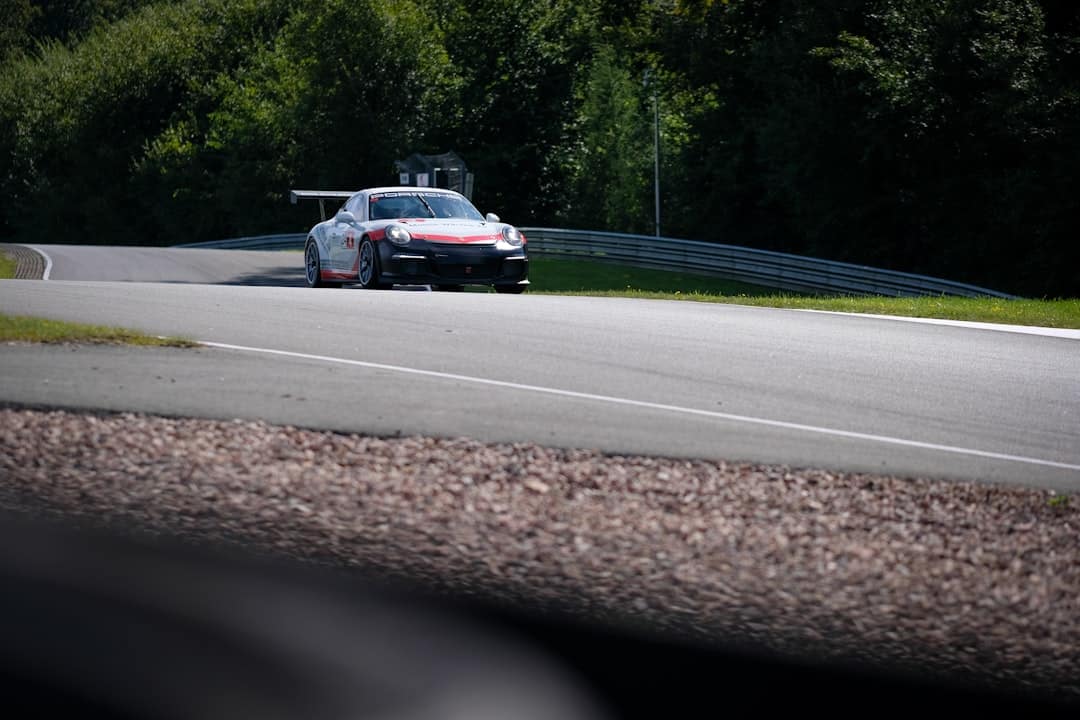 Aston Martin V12 Vantage S 1