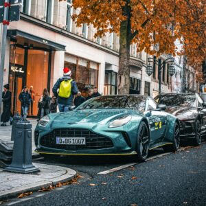 Aston Martin Vantage 1