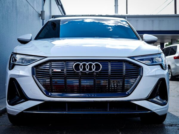 Audi e-tron Car